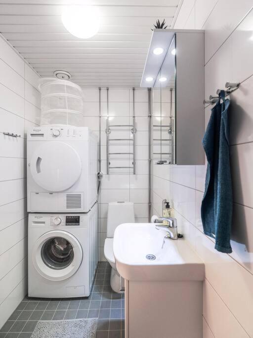 Cozy Roomy Studio Flat Next To Tram Stop @ Kallio هلسنكي المظهر الخارجي الصورة