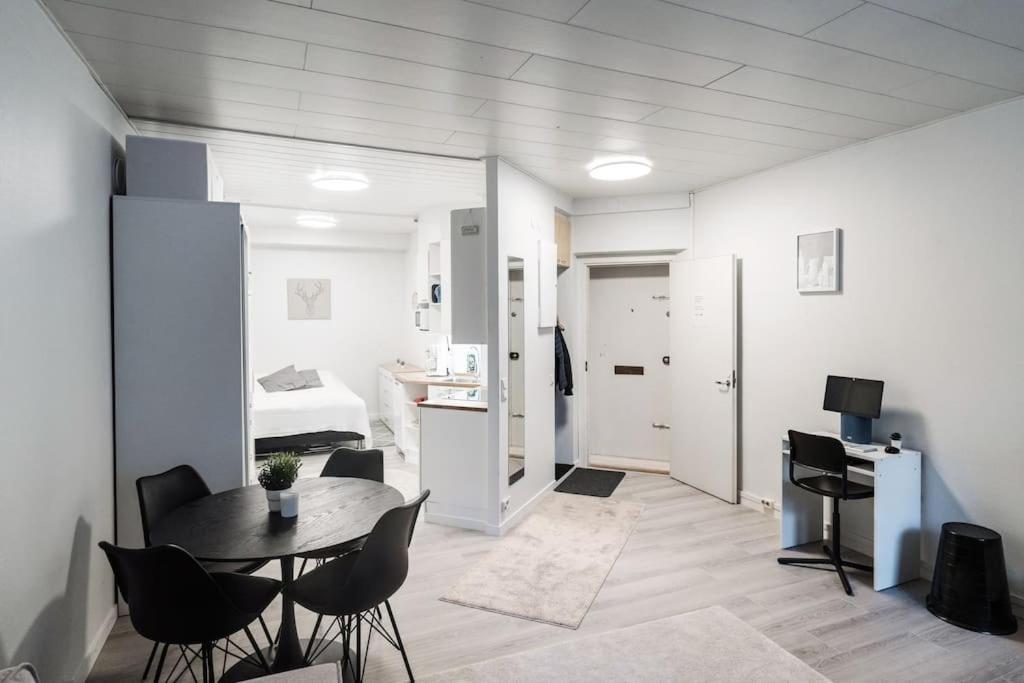 Cozy Roomy Studio Flat Next To Tram Stop @ Kallio هلسنكي المظهر الخارجي الصورة