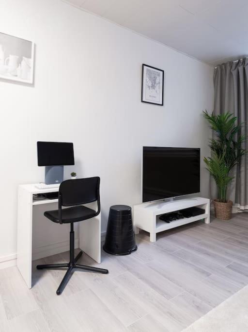 Cozy Roomy Studio Flat Next To Tram Stop @ Kallio هلسنكي المظهر الخارجي الصورة