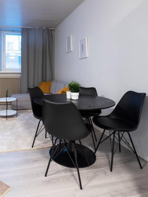 Cozy Roomy Studio Flat Next To Tram Stop @ Kallio هلسنكي المظهر الخارجي الصورة
