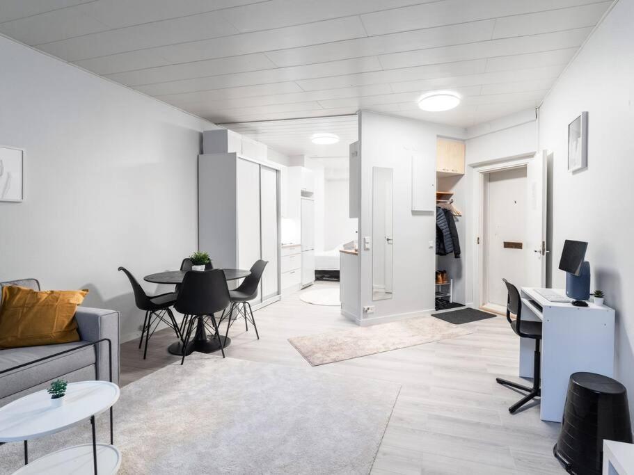 Cozy Roomy Studio Flat Next To Tram Stop @ Kallio هلسنكي المظهر الخارجي الصورة